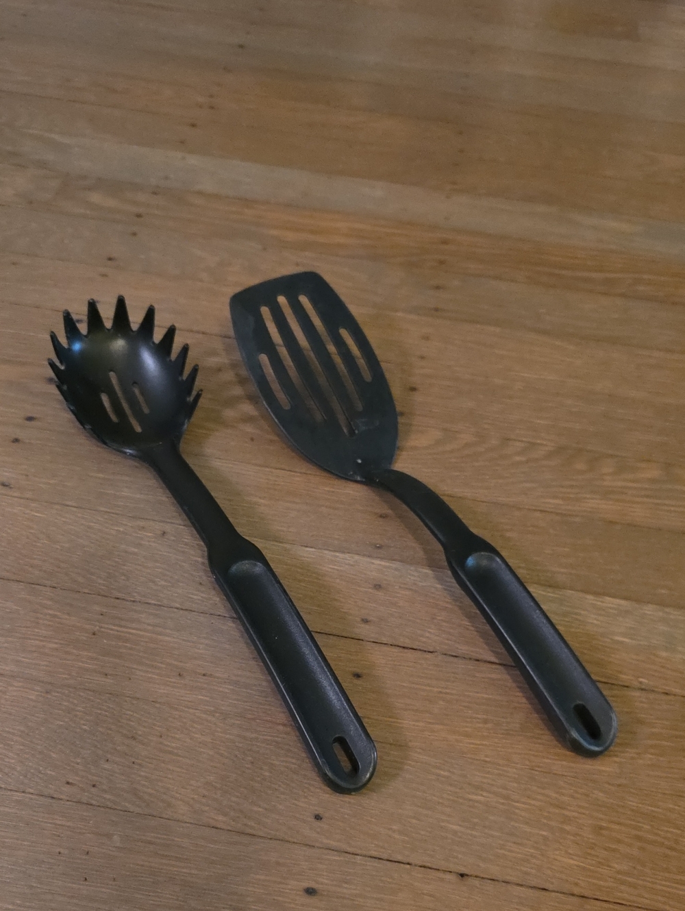The Pampered Chef : Pasta Server & Slotted Turner Spatula -Set Of 2